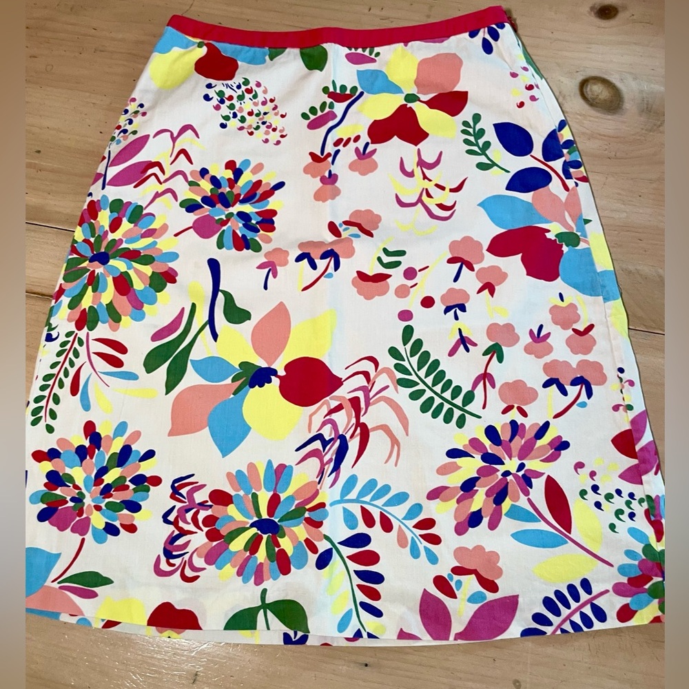Boden women’s 100% cotton floral skirt. Size 4R